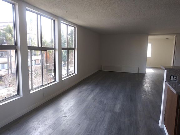 2nd image of 5231 Zelzah Ave