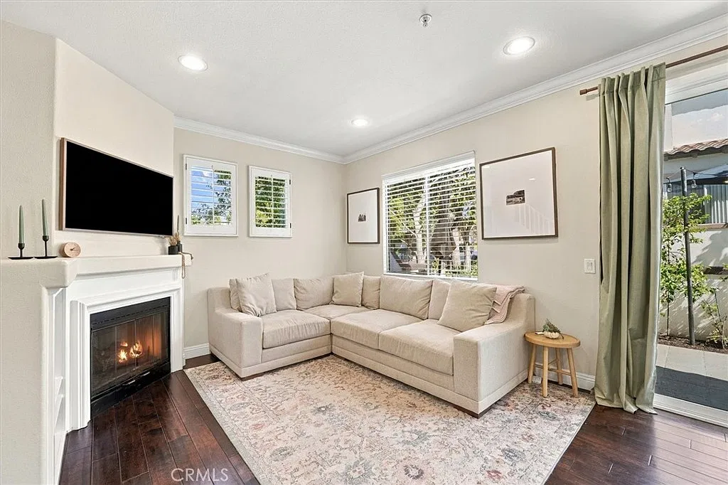 2 bed, 2.5 bath, 1012 sqft, $3,750 — Photo 1