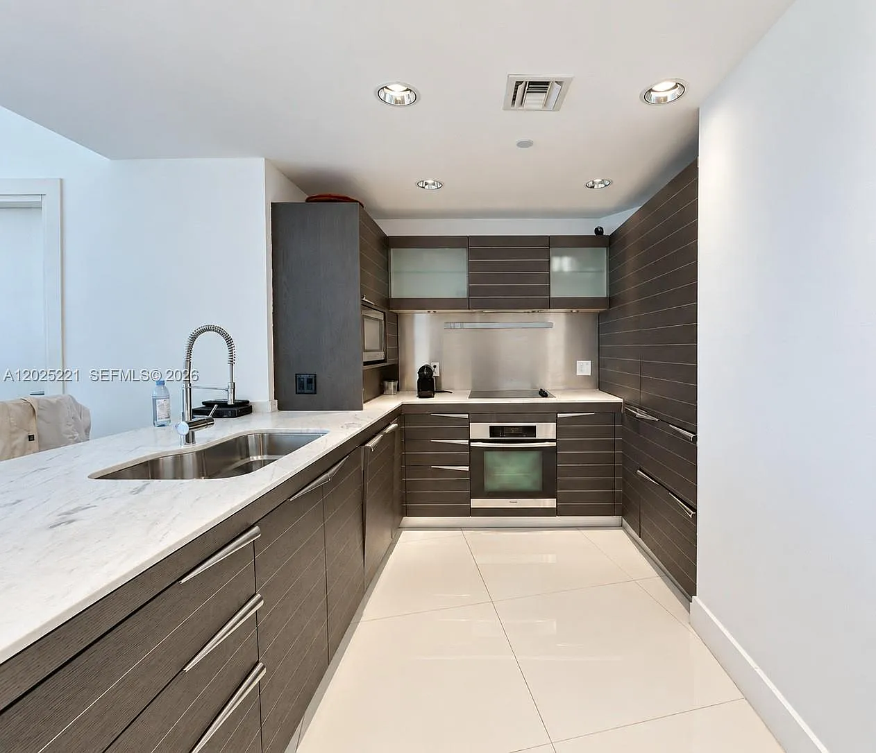 Epic West Condo — Photo 4