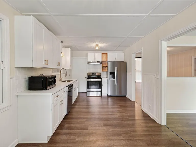 37 Hillsboro Rd — Photo 10