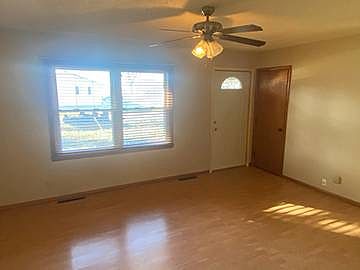 4th image of 202 E Emma St