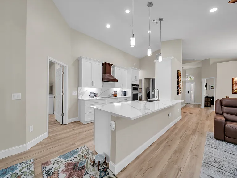 1358 Hedgewood Cir — Photo 8