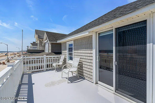 157 Beachfront Front — Photo 35