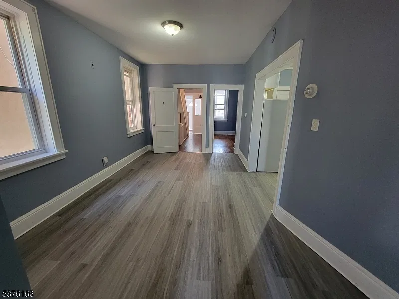 3 bed, 1.0 bath, $2,200 — Photo 2