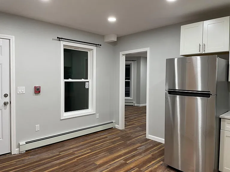10 Mayhew St #1 — Photo 9