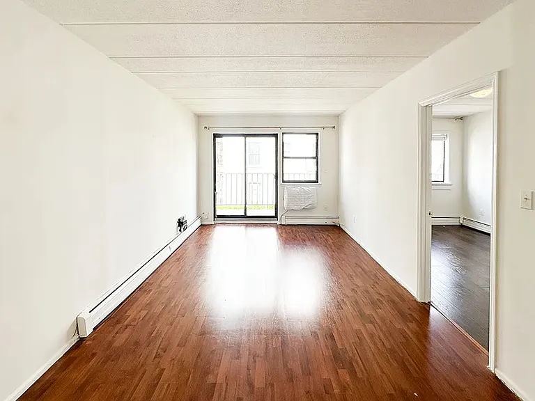 20-72 Steinway St #3R — Photo 7