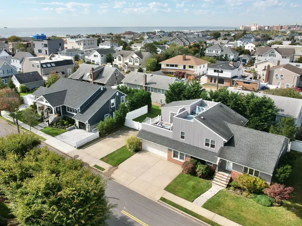 2 Biarritz St, Lido Beach, NY 11561