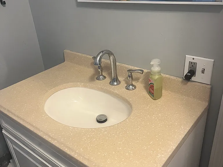 70 Central Park Ave — Photo 11