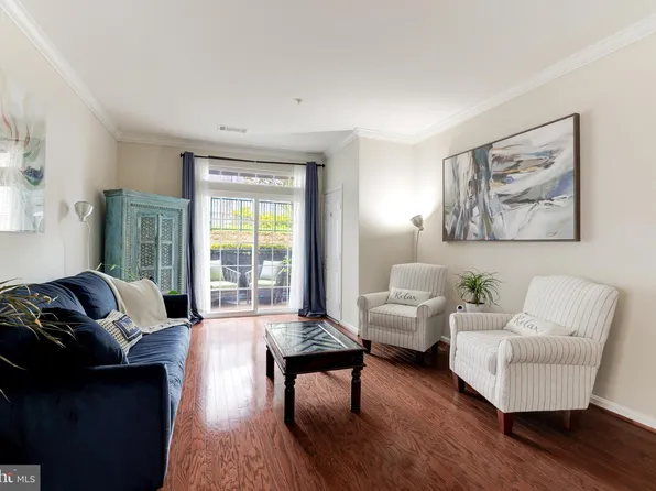 2465 Army Navy Dr #1-111, Arlington, VA 22206