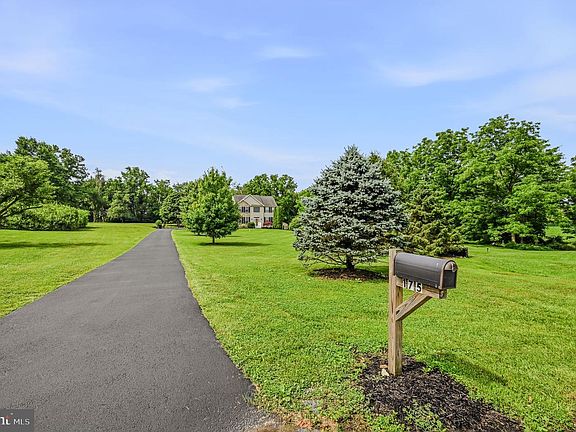 2nd image of 175 Windemere Ln