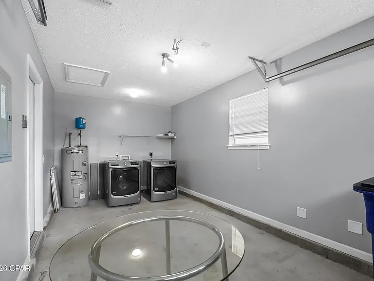 1815 Foster Ave — Photo 39