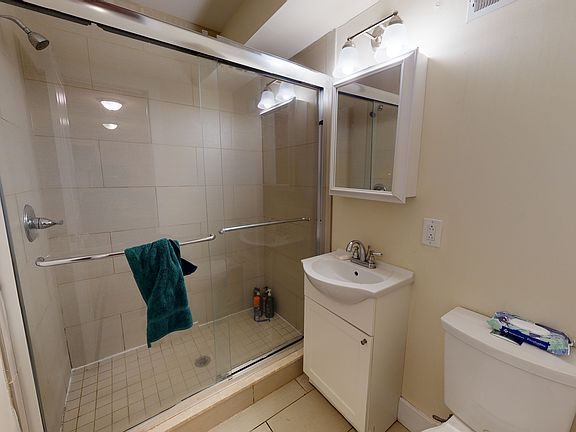 5th image of 1622 Jefferson St #1