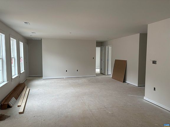 5th image of 5 Hanback Rd