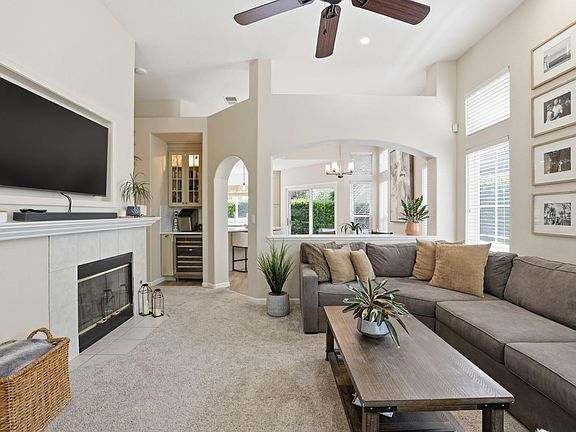 4th image of 138 Cobble Ridge Dr