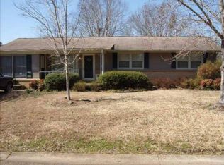 418 Winterset Dr, Columbus, MS 39702