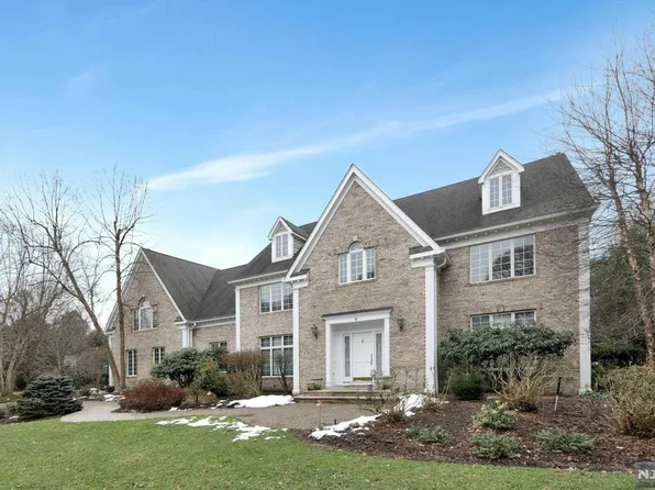 6 Sunflower Dr, Upper Saddle River, NJ 07458