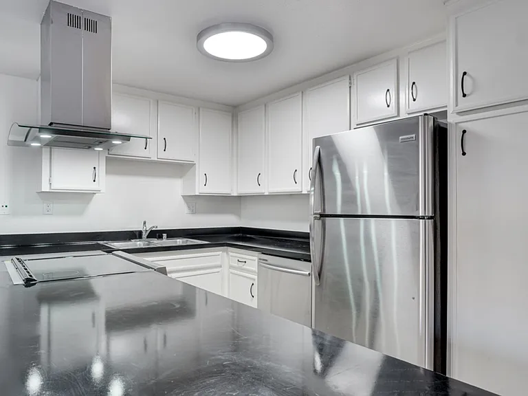 38th North Apartments — Photo 6