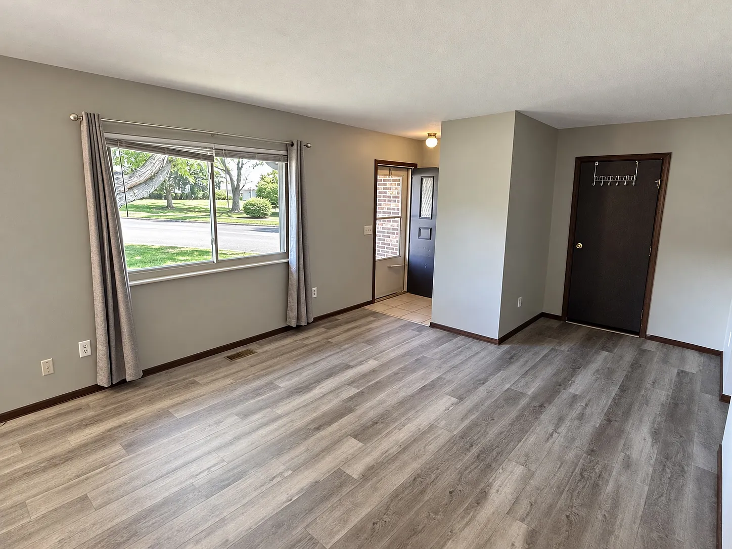 3 bed, 1200 sqft, $1,700 — Photo 4