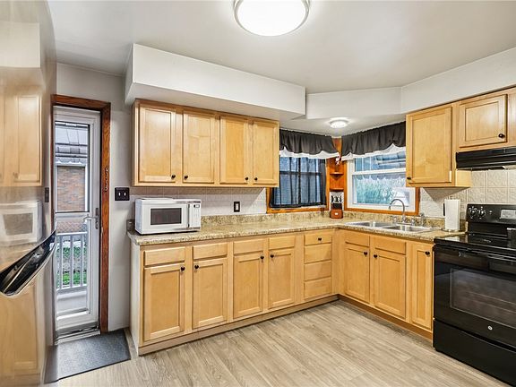 3rd image of 200 S Morrow St
