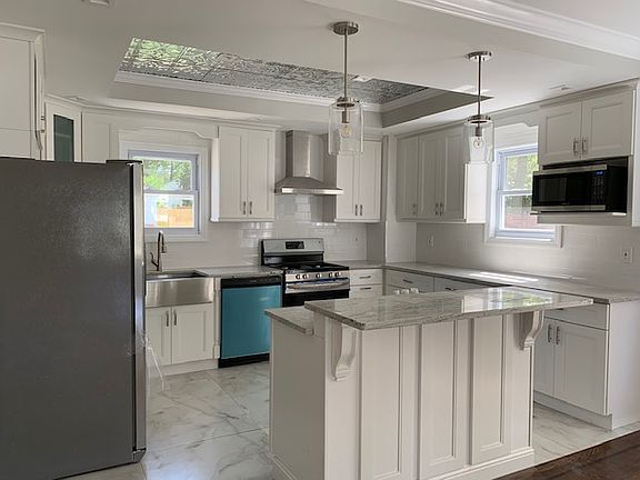 2nd image of 399 Hempstead Dr
