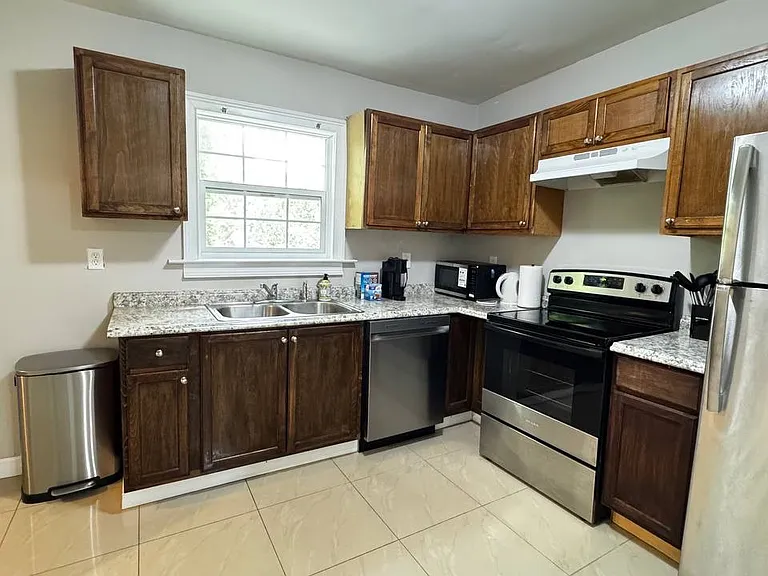1049 Martin Luther King Jr Dr NW #C — Photo 8