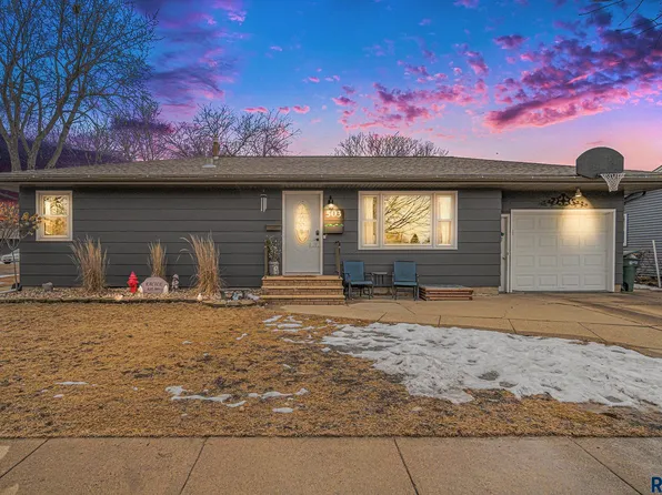 503 N Oakley St, Luverne, MN 56156