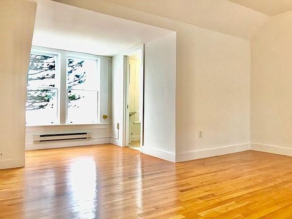 4th image of 2140 Vallejo St APT 9