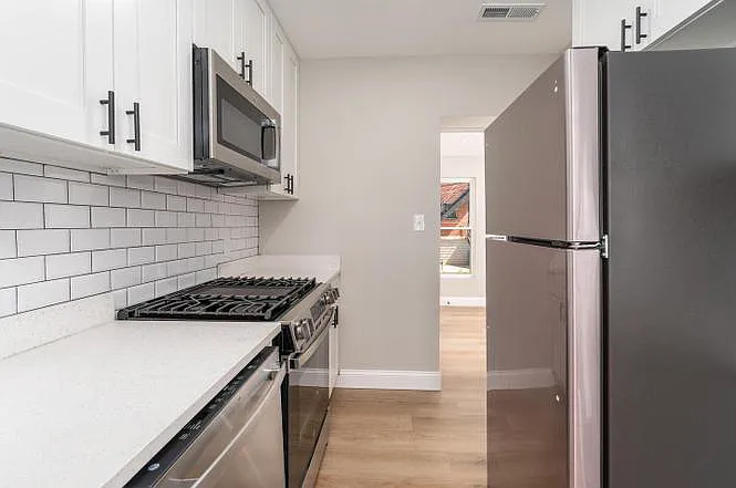 3 bed, 800 sqft, $2,900 — Photo 4