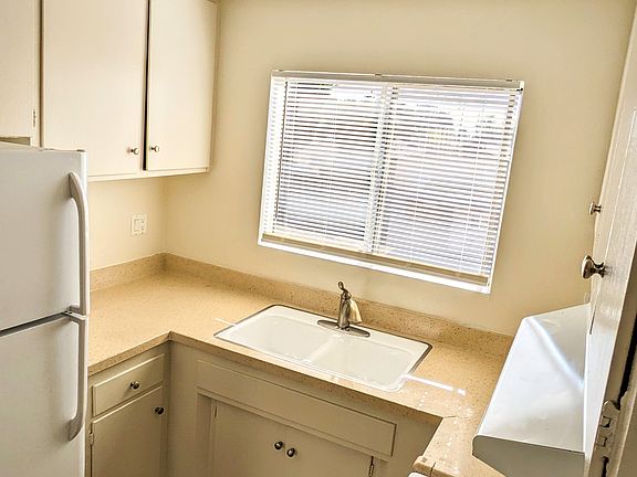 3rd image of 6226 Craner Ave #12