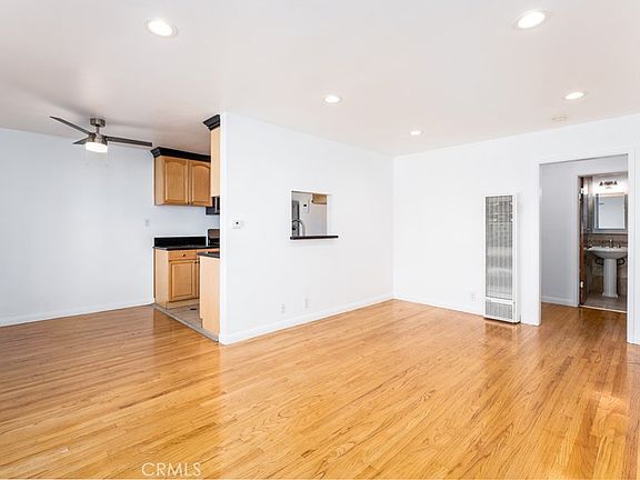 3rd image of 930 E 1st St Unit 2