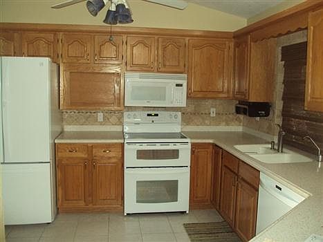 3rd image of 1336 NW Pine Wood Ave