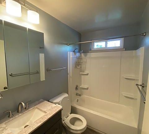 4th image of 4039 Oak Villa Cir