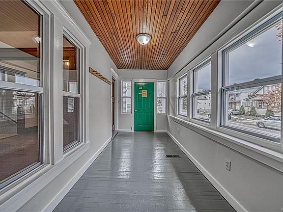 4th image of 147 W Hazeltine Ave