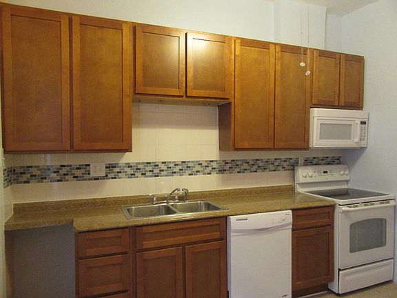 4th image of 3607 N Franklin St