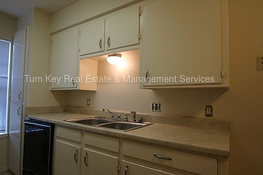 2nd image of 1122 Oxford St APT C