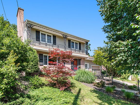 2nd image of 325 Lenora Ave NW