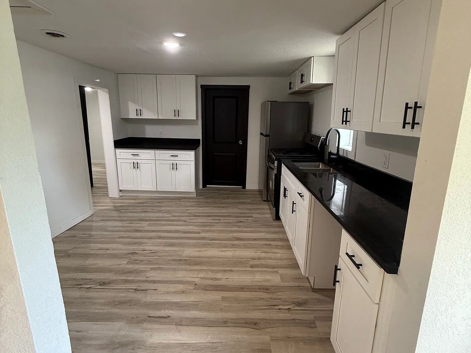 3 bed, 900 sqft, $1,195 — Photo 1