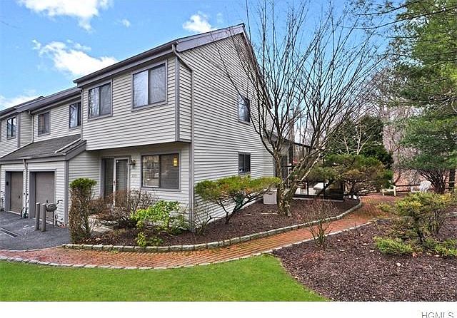 Beautiful townhouse (Corner Unit)