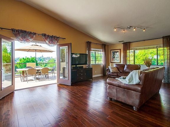4th image of 1620 York Dr #1