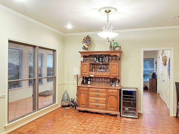 4th image of 550 Winding Way
