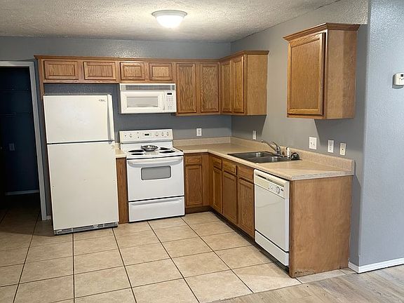 4th image of 5570-5572 N Brown Ln #5570