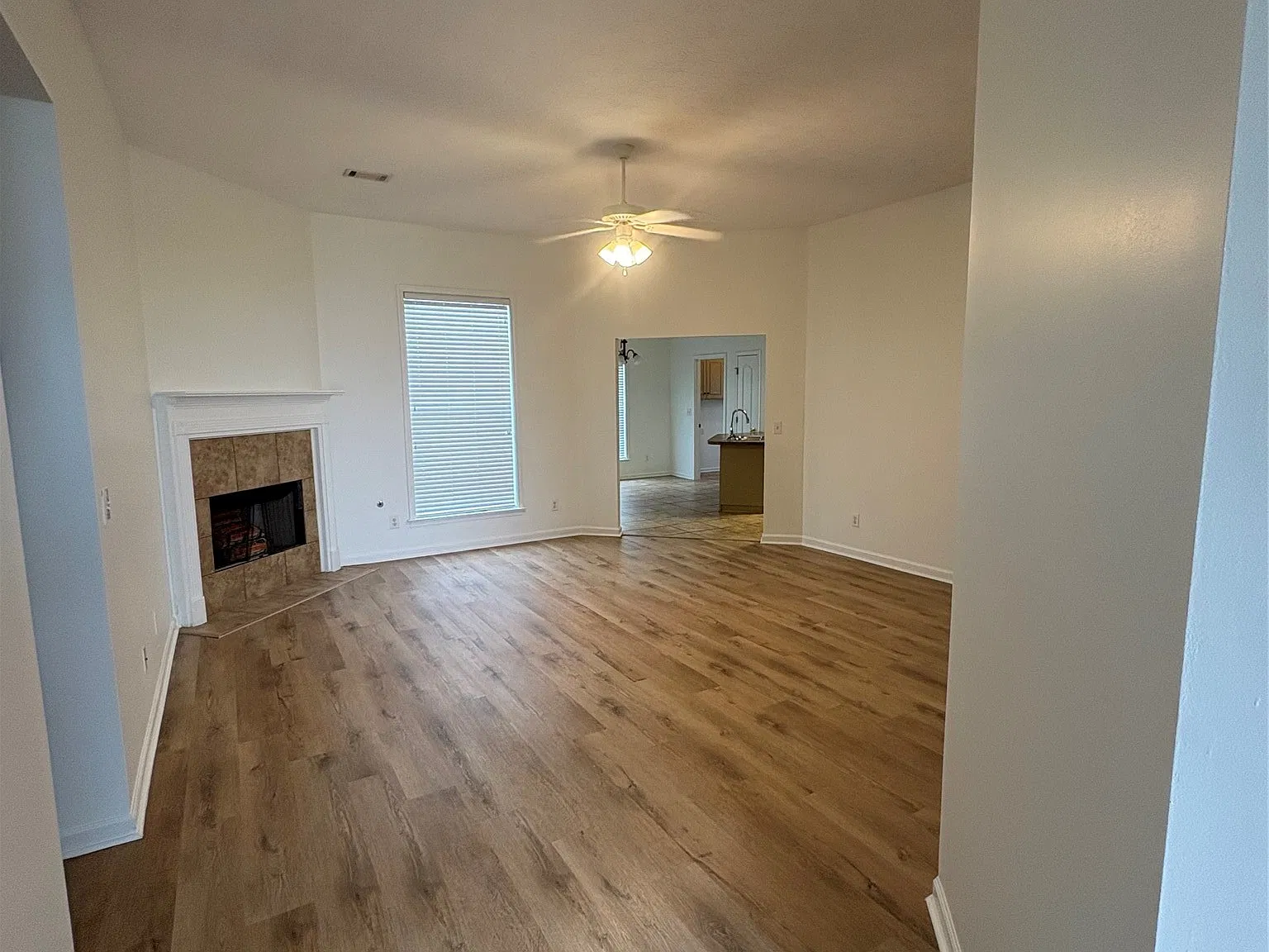 4 bed, 2.0 bath, 1694 sqft, $2,000 — Photo 2