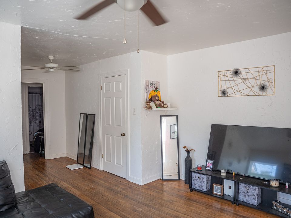 22nd image of 2856 Halbert St