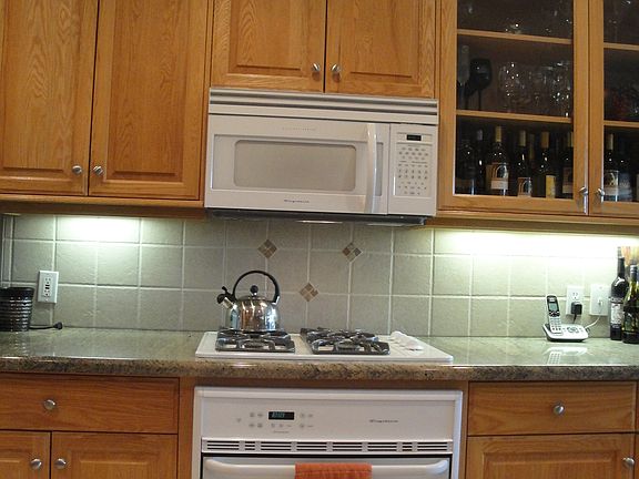 Kitchen range & accent tiles