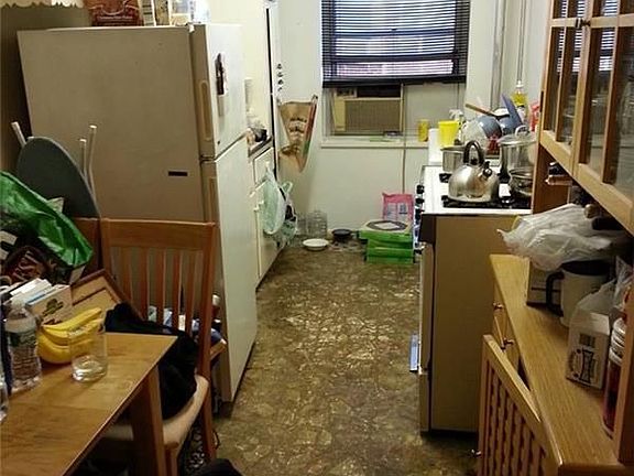 5th image of 575 Grand St APT E1501