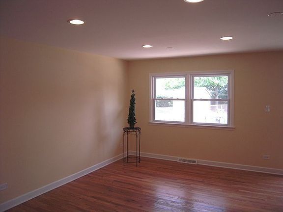 4th image of 1513 N Park Dr