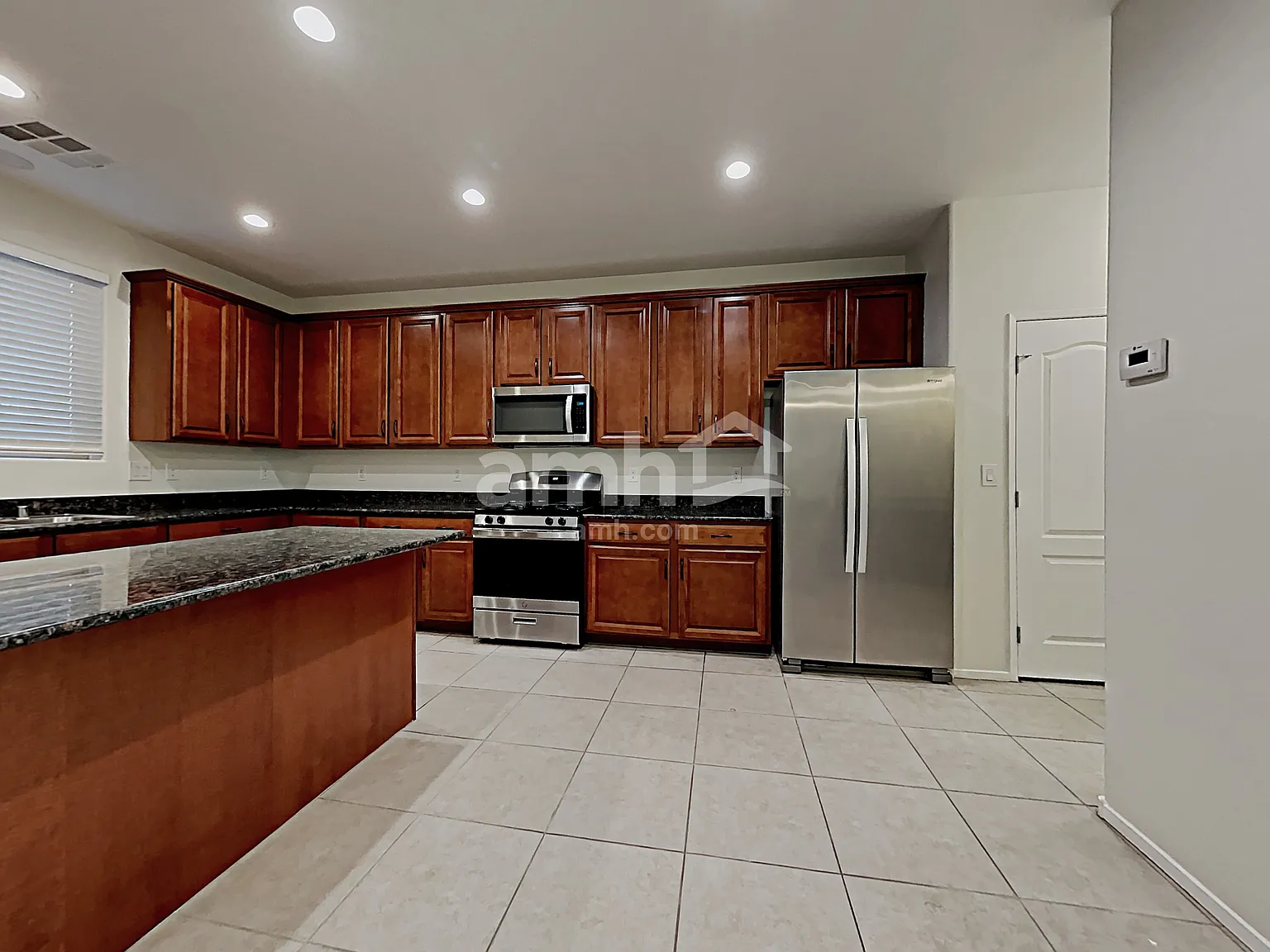 3 bed, 2.5 bath, 1740 sqft, $2,325 — Photo 4