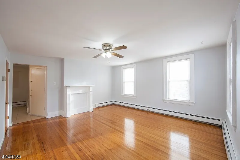 17 Gates Ave #2