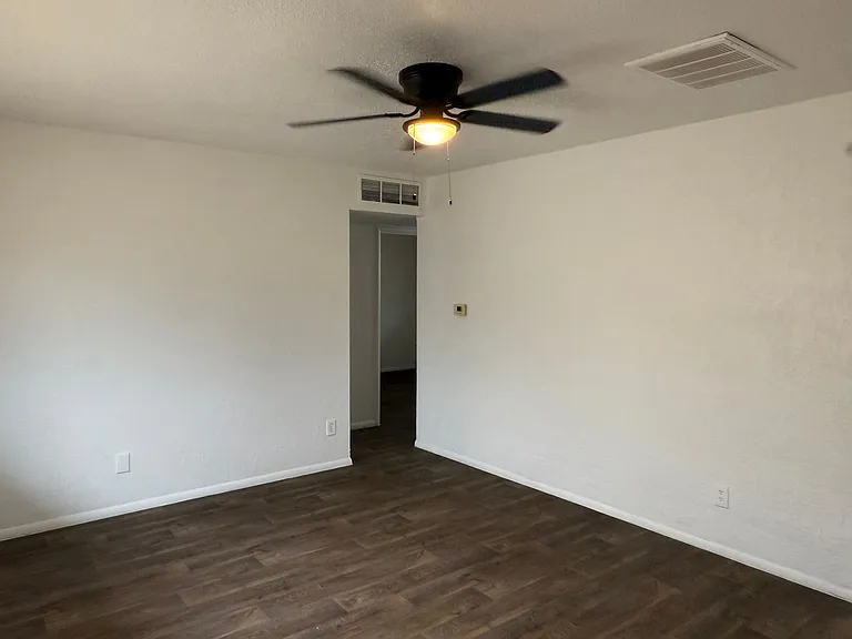 1630 W Desert Cove Ave — Photo 5