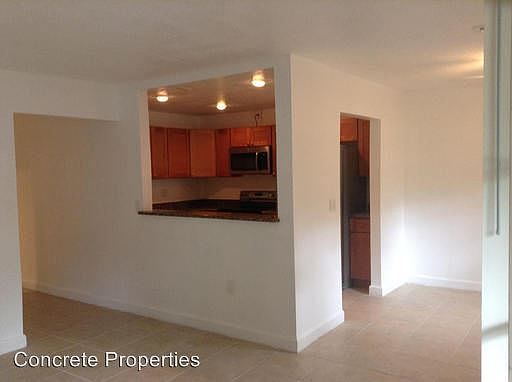 4th image of 3975 Versailles Dr